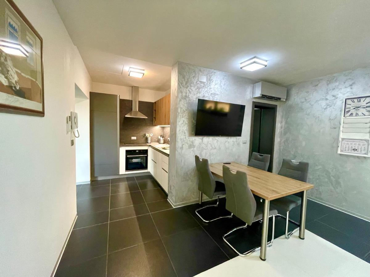 Mega Apartment Prvacina Luaran gambar