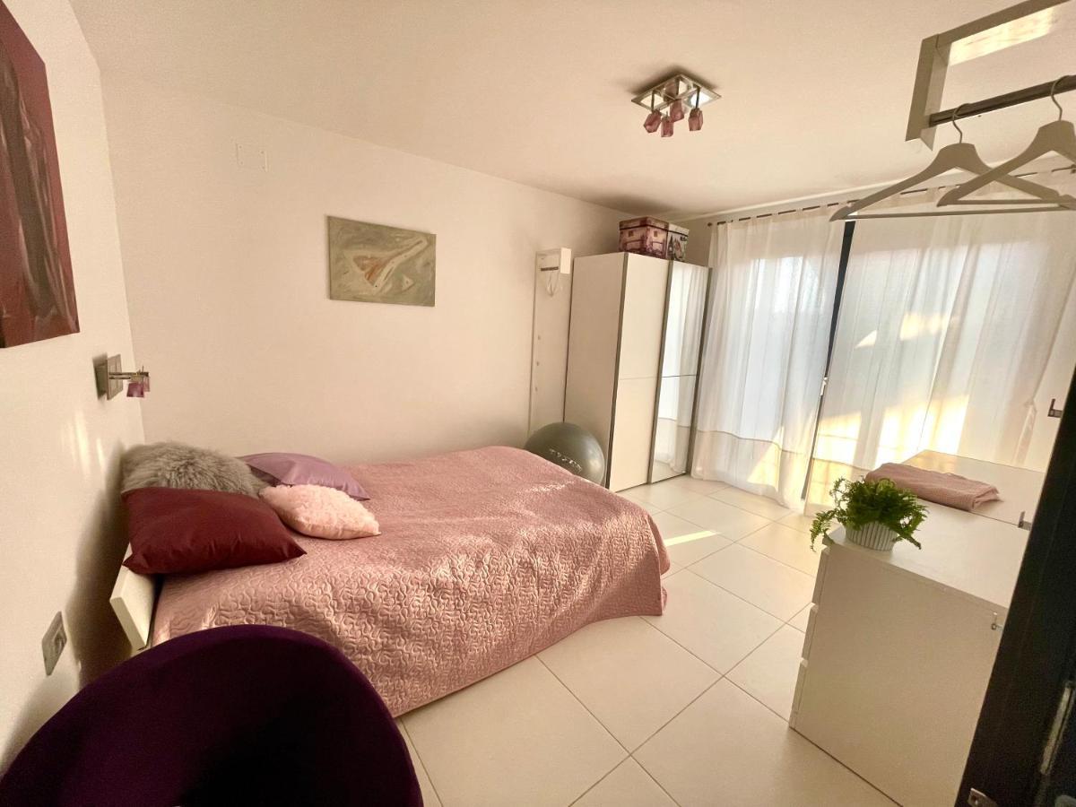 Mega Apartment Prvacina Luaran gambar