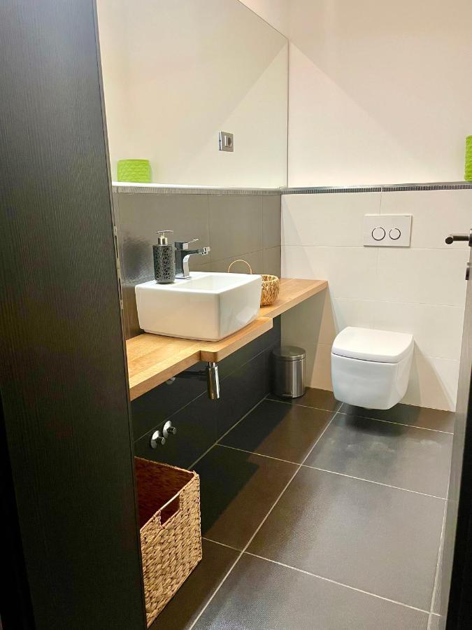 Mega Apartment Prvacina Luaran gambar